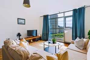 Smart TV - Modern Spacious 2-Bed 2-Bath Cardiff Apt - Free Parking - Contractors and groups (Cardiff)