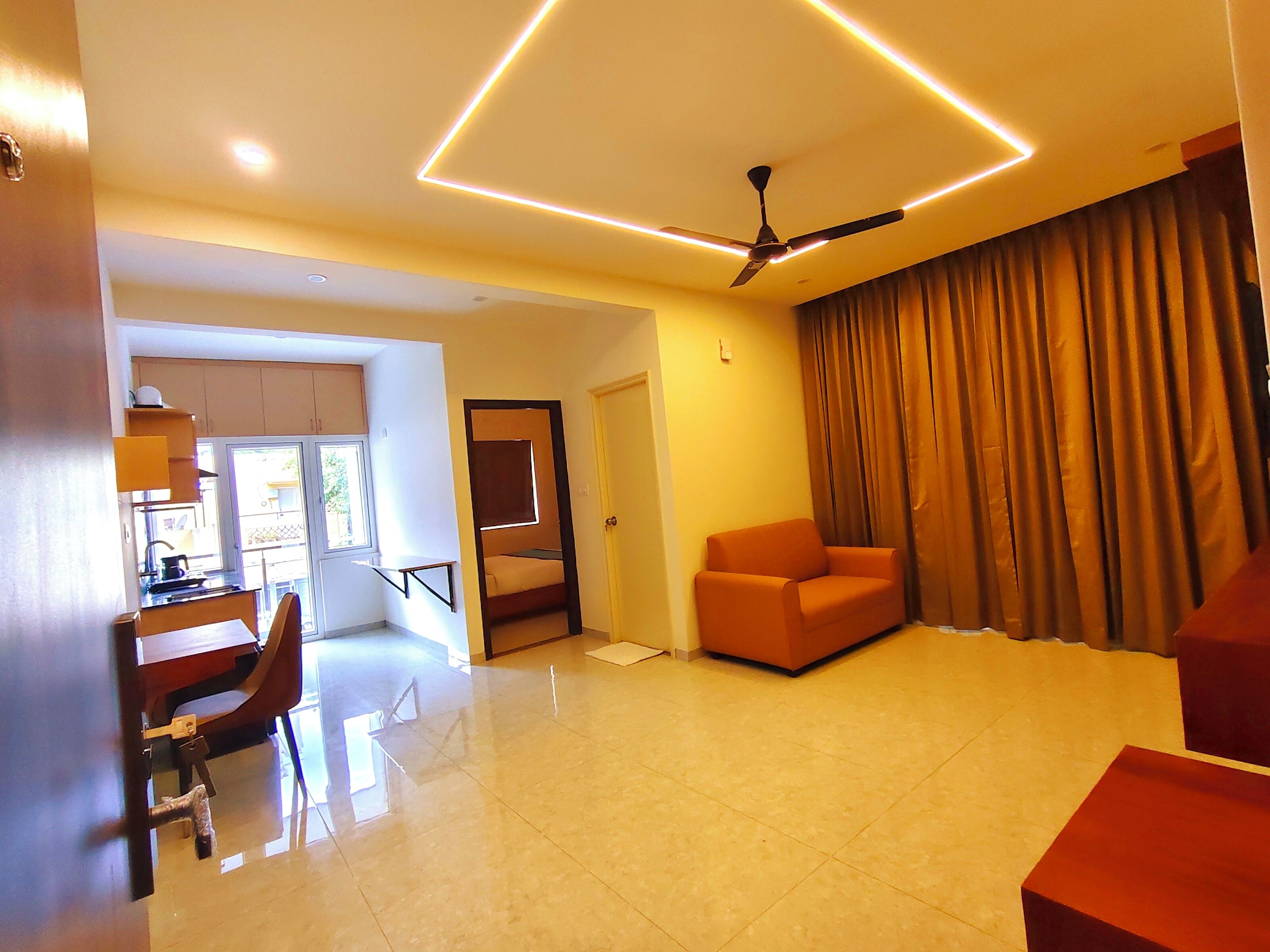 Family Suite, City View | Living area
