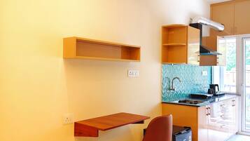 Family Suite, City View | Private kitchen