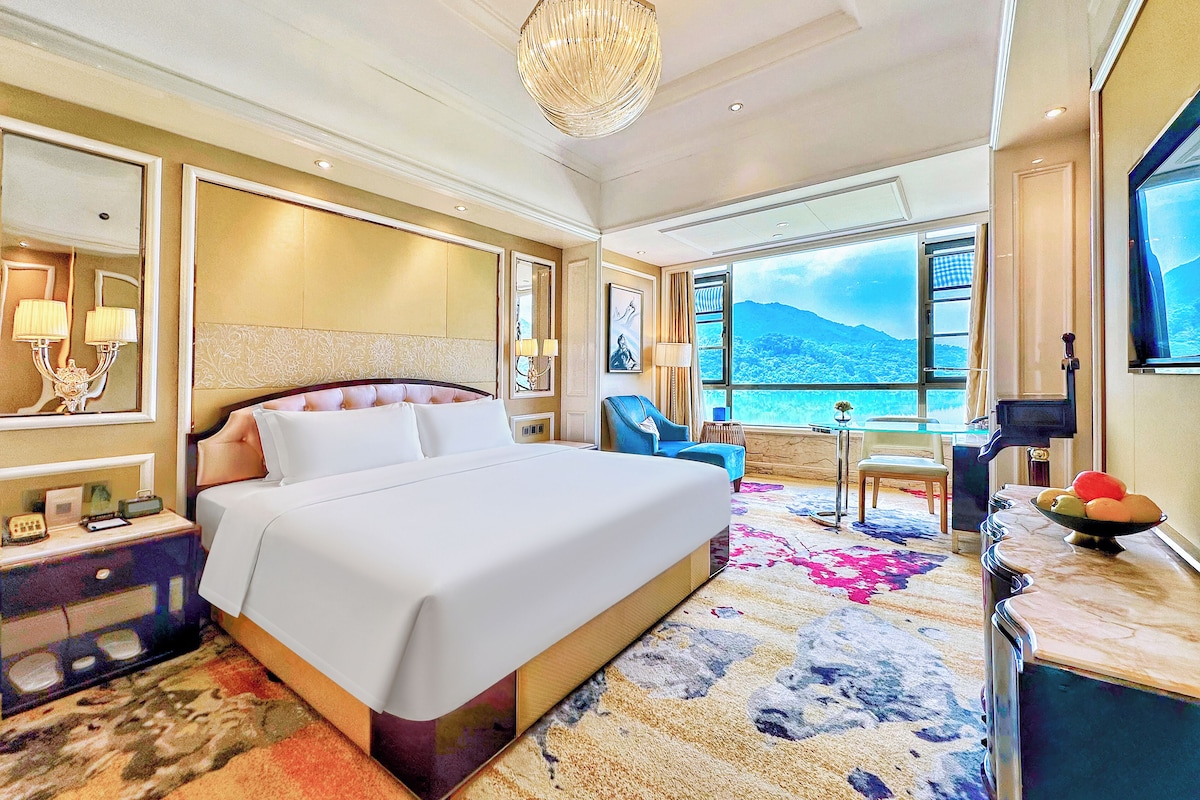 Desk, laptop workspace, free WiFi, bed sheets