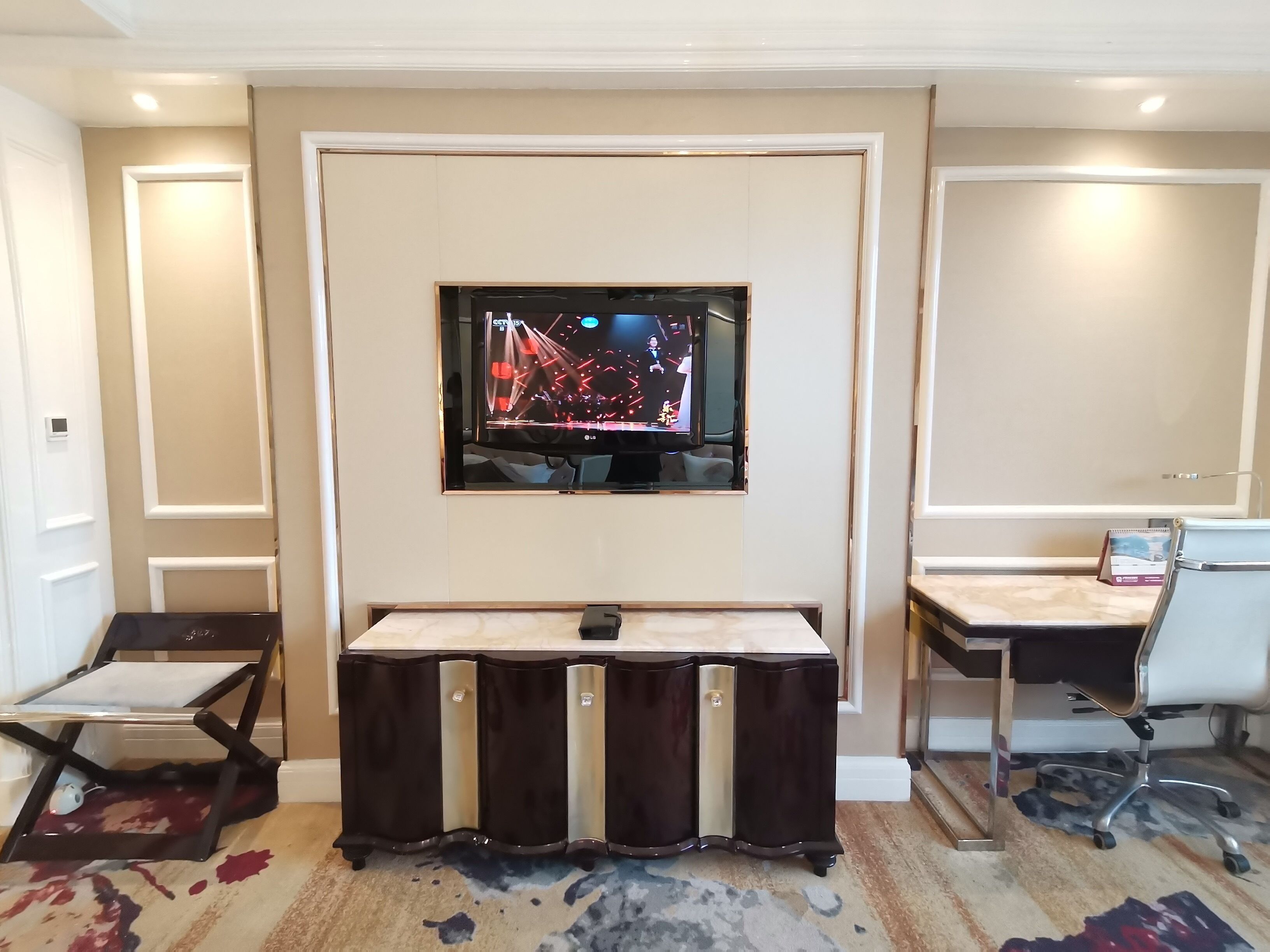 Superior Double Room, Lake View | Desk, laptop workspace, free WiFi, bed sheets