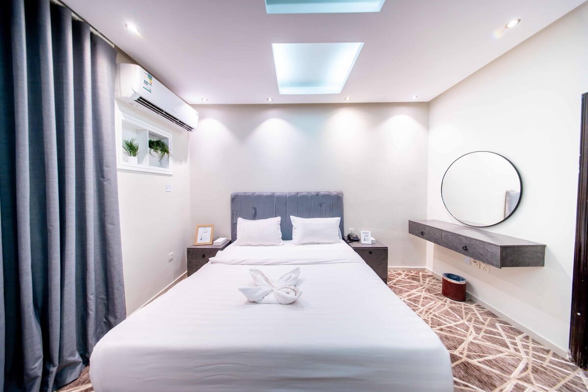 Minibar, blackout drapes, iron/ironing board (on request), WiFi (free)