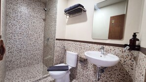 Towels, soap, shampoo, toilet paper - Avery Hotel & Waterpark Surabaya  (Surabaya)