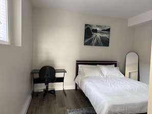 2 bedrooms, iron/ironing board, WiFi, bed sheets - OceanVista–Spacious 2BR, 3BD, 1BTH, Free parking; Stunning Ocean & Mountain View (Victoria)