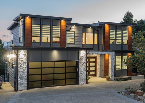 OceanVista–Spacious 2BR, 3BD, 1BTH, Free parking; Stunning Ocean & Mountain View