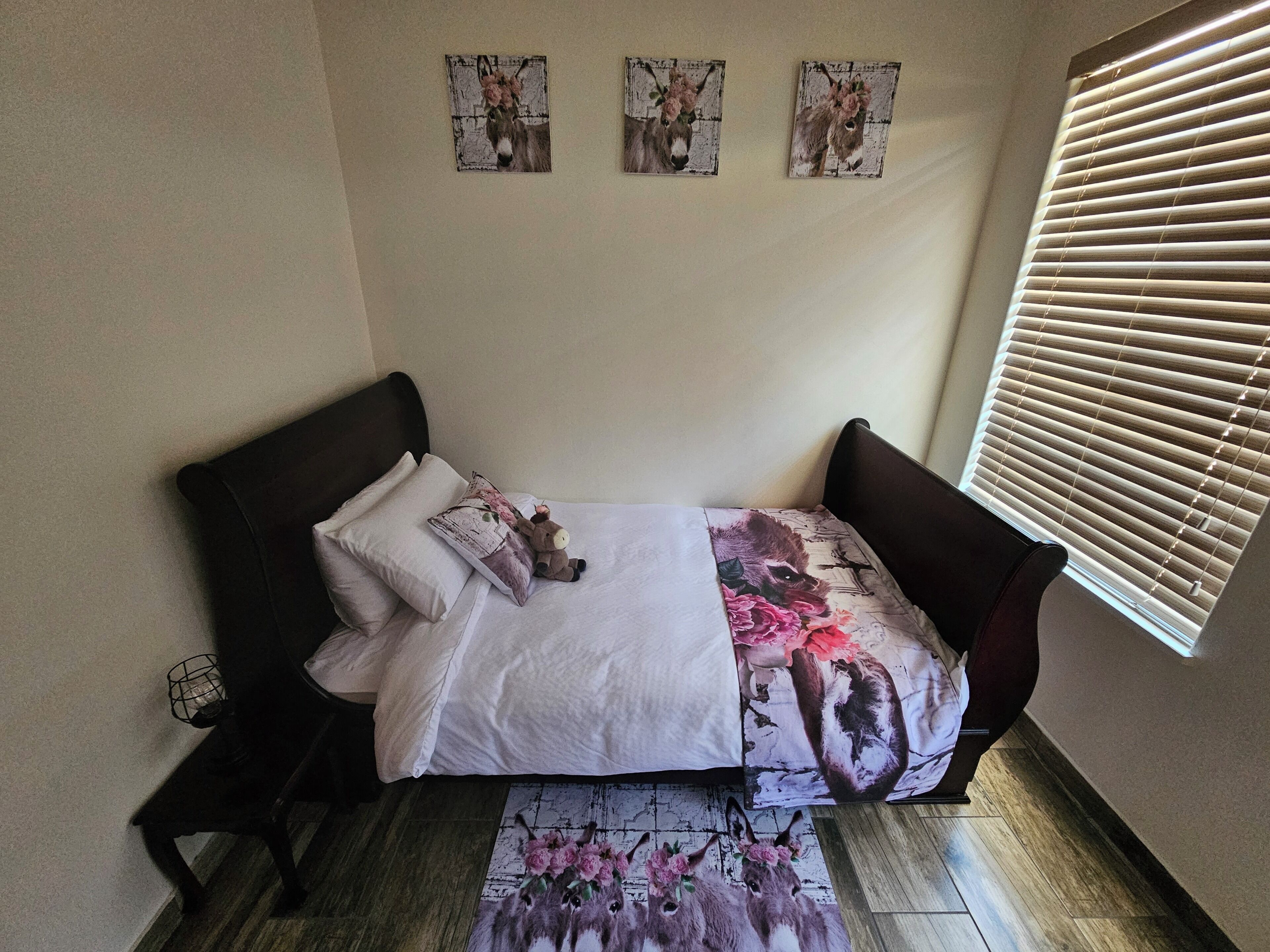Iron/ironing board, internet, bed sheets