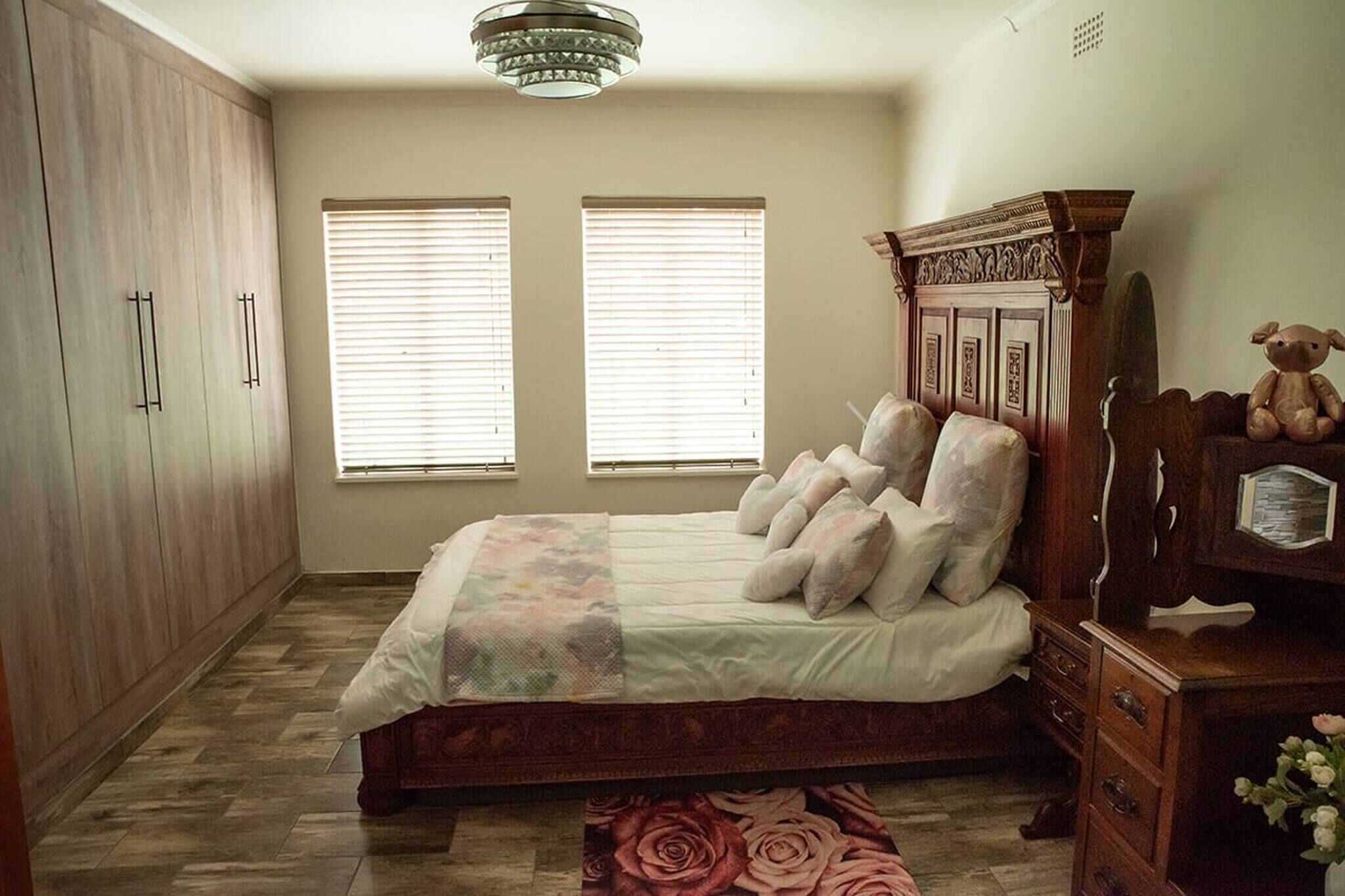 3 bedrooms, iron/ironing board, internet, bed sheets