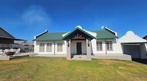 Unclassified image, 3 of 25, button - Christi-Lue Villa Guest House (Krugersdorp)