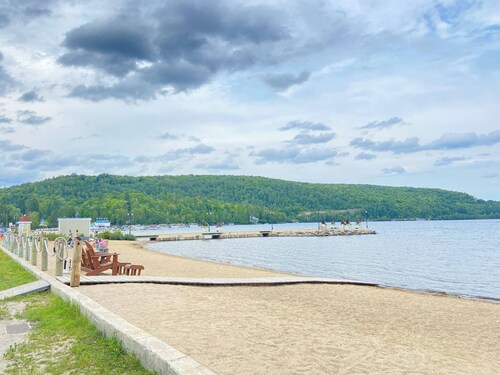 Tranquil Chalet Retreat in Lac-aux-Sables, Quebec