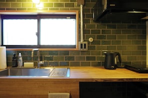 A kitchen with a sink, faucet, and a kettle on the counter. - ITAKURA KF1 (Kitakyushu)