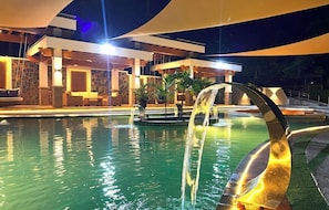 Outdoor pool - Noni's Resort (Alitagtag)