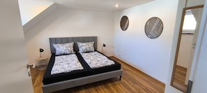 Room - Öschweg holiday apartment in the Allgäu with mountain view, balcony and Wi-Fi (Leutkirch im Allgäu)