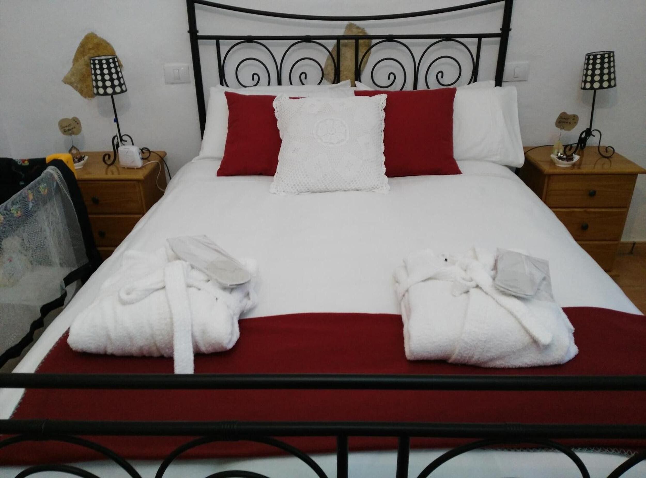 Iron/ironing board, WiFi, bed sheets