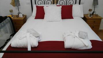 Iron/ironing board, WiFi, bed sheets