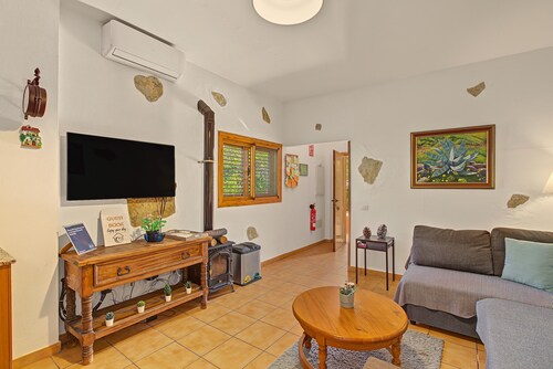 Respira by CanariApartment – Peaceful Nature Retreat with Wi-Fi and Air Conditioning