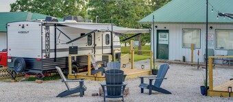 Lake Days, Fireside Nights! Hermitage Getaway