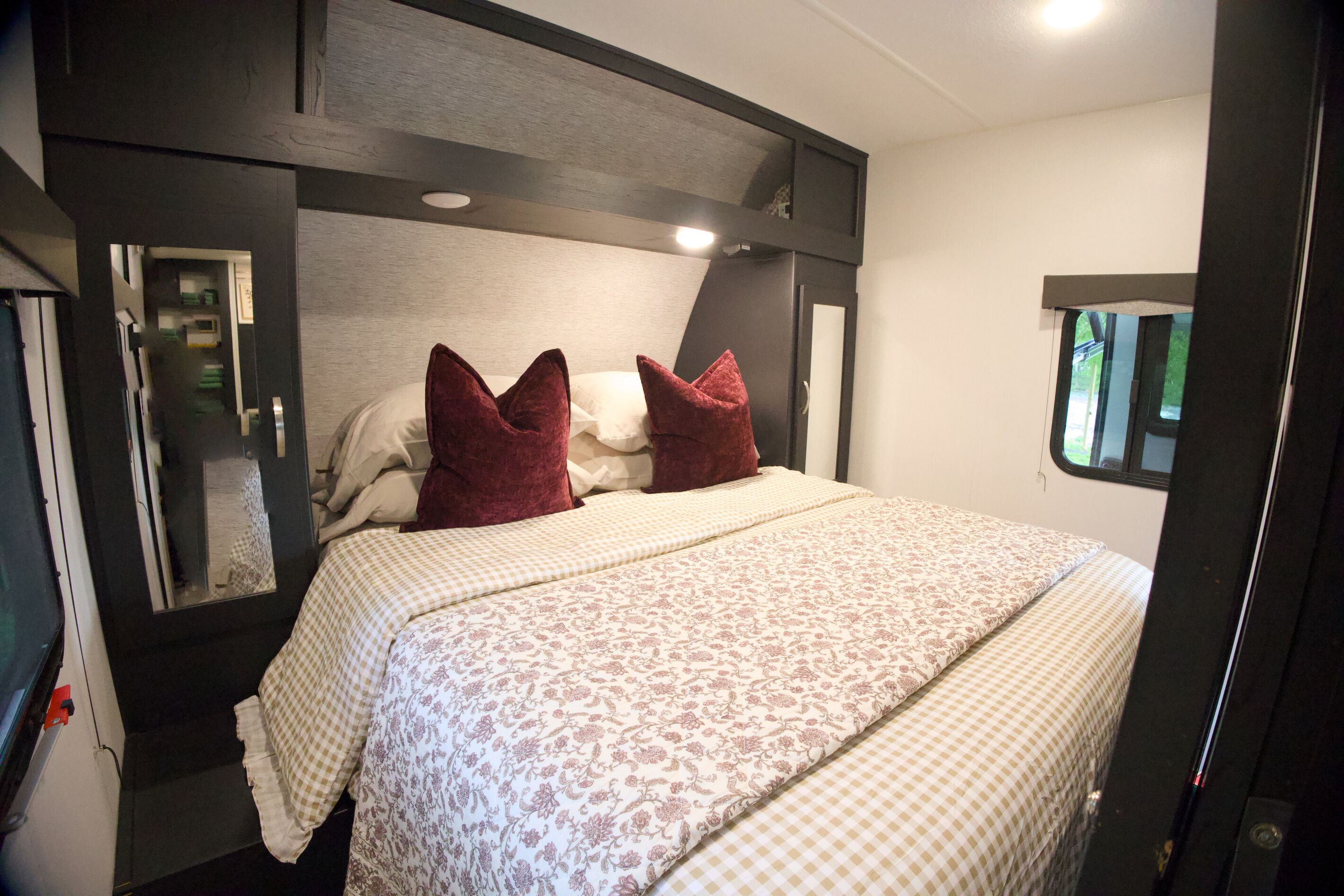 WiFi (free), bed sheets