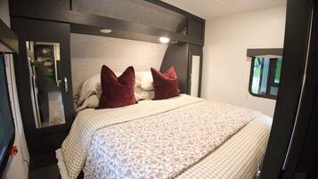 WiFi (free), bed sheets
