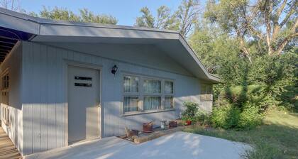 ‘Lulu’s House’ w/ Yard! 8 Mi to Dtwn Wichita