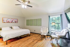 A bedroom with a bed, a chair, a desk, a ceiling fan, and a window with curtains. - Games & Yard! Family Home Near Kemah Boardwalk (Dickinson)