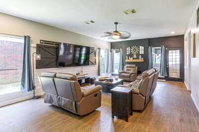 Games & Yard! Family Home Near Kemah Boardwalk