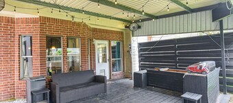 Games & Yard! Family Home Near Kemah Boardwalk