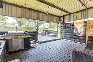 An outdoor patio with a barbecue grill, seating area, and a fan. - Games & Yard! Family Home Near Kemah Boardwalk (Dickinson)