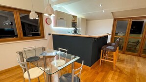 Dining - Suite14 - Comfort Just a Stone's Throw from Downtown (L`Aquila)