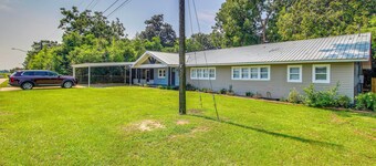 Great for Families! Dothan Getaway w/ Large Yard