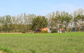 A rural landscape with a field, trees, and a small house with a red roof. - Gorgeous home in Gärds Köpinge with WiFi (Gärds Köpinge)