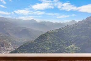 A mountainous landscape with a town nestled in the valley. - Le Cagibi Chalet - Sleeps 6 - Cozy and Quiet (Haute-Nendaz)