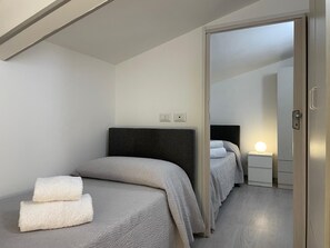 A modern bedroom with a single bed, a nightstand, and a wardrobe. - Arricriati near Ortigia by Wonderful Italy (Siracusa)