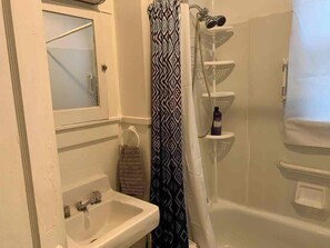Bathroom - Cozy & Quiet Home in Utica - Room 1 (Utica)