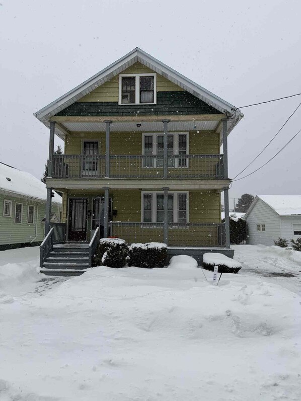 Exterior - Cozy & Quiet Home in Utica - Room 1 (Utica)