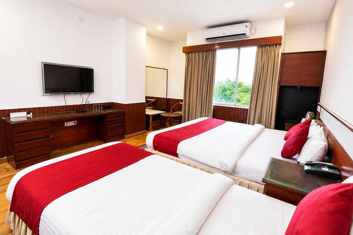 Habitación clásica | Ropa de cama hipoalergénica y escritorio