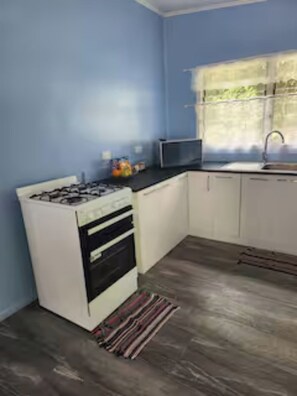 Private kitchen - Peaceful 2BR Retreat with AC Near Muri Lagoon  (Rarotonga)