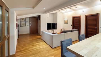 Appartement, balcon, vue ville | Coin séjour
