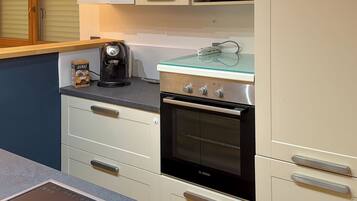 Apartment, Balcony, City View | Private kitchen