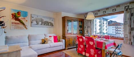 Family Apartment, 1 Bedroom, Balcony (Appartamento Venus 11) | Living room