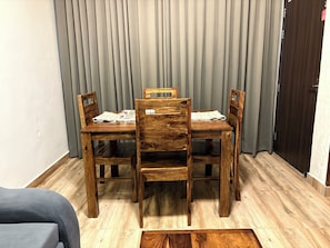 Huvila, parveke | Ruokailu