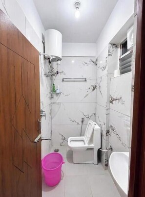 Bathroom - Voyaraz Balaji suites 603, Whitefield (Bengaluru)