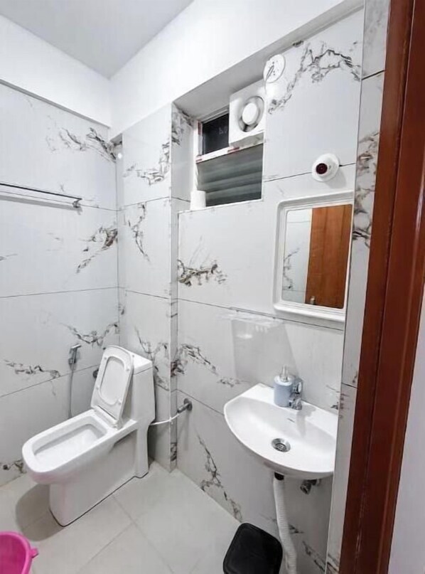 Bathroom - Voyaraz Balaji suites 603, Whitefield (Bengaluru)