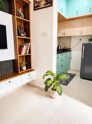 Private kitchen - Voyaraz Balaji suites 603, Whitefield (Bengaluru)