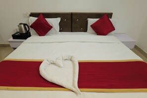 Deluxe Room | Desk, free WiFi - Hotel 101 (Noida)