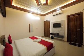 Deluxe Room | Desk, free WiFi - Hotel 101 (Noida)