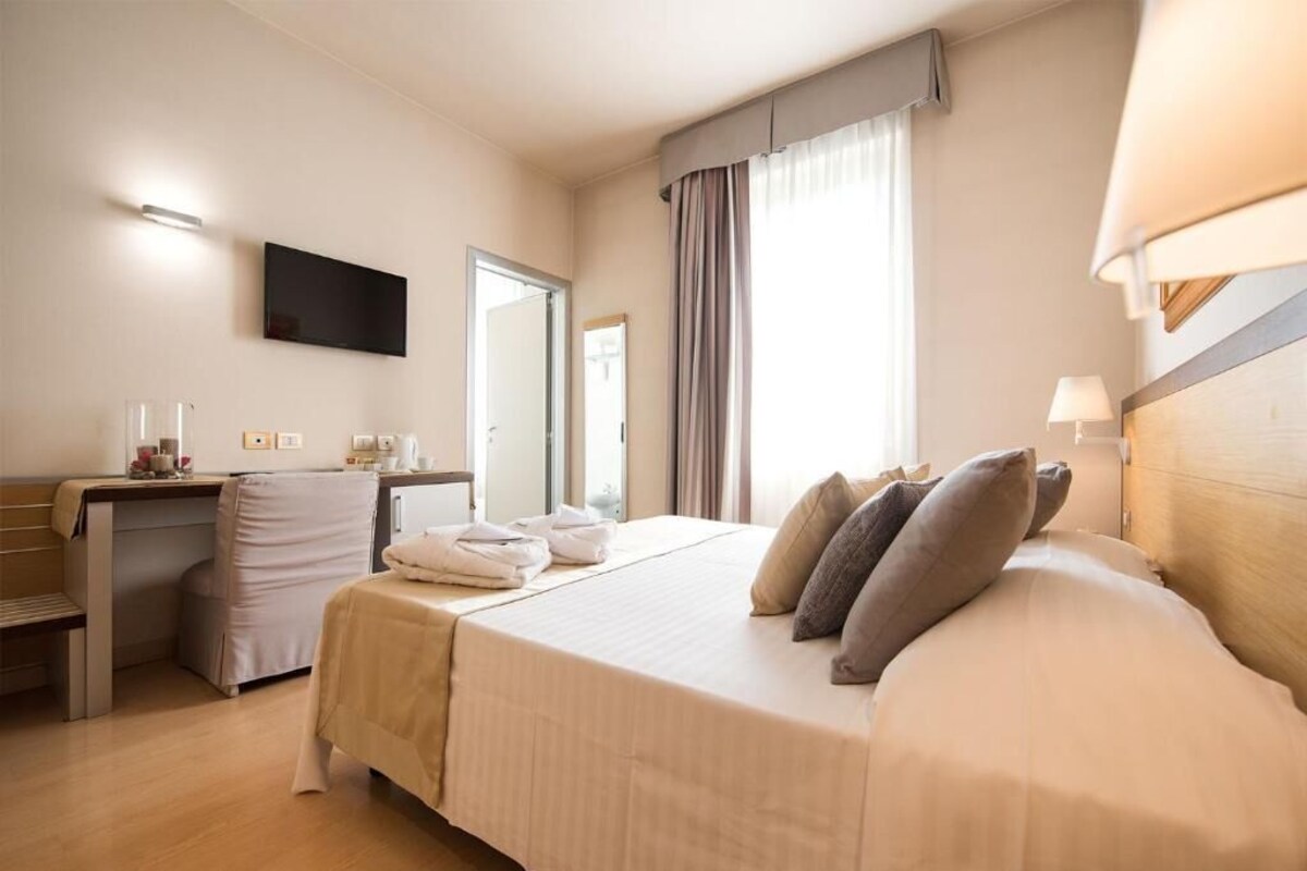 Doppel- oder Zweibettzimmer, Stadtblick