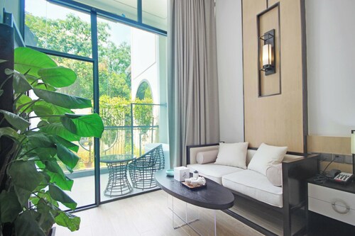 Liangsu Shili Jiangshan Hotel