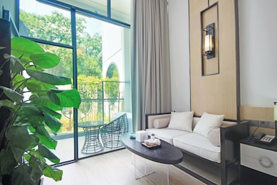 Liangsu Shili Jiangshan Hotel