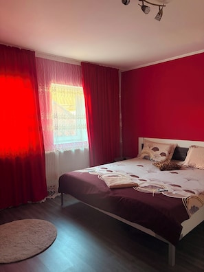 Room - Mountain House in Ursad with Jacuzzi, Large Garden, Gazebo & BBQ (Ursad)