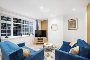 Living area - Charming 3-bedroom house in welcoming London neighborhood (london)
